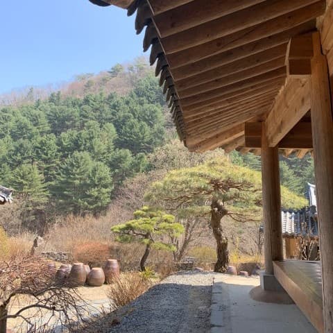 아침고요수목원-한옥 {caption: 예쁜 한옥}